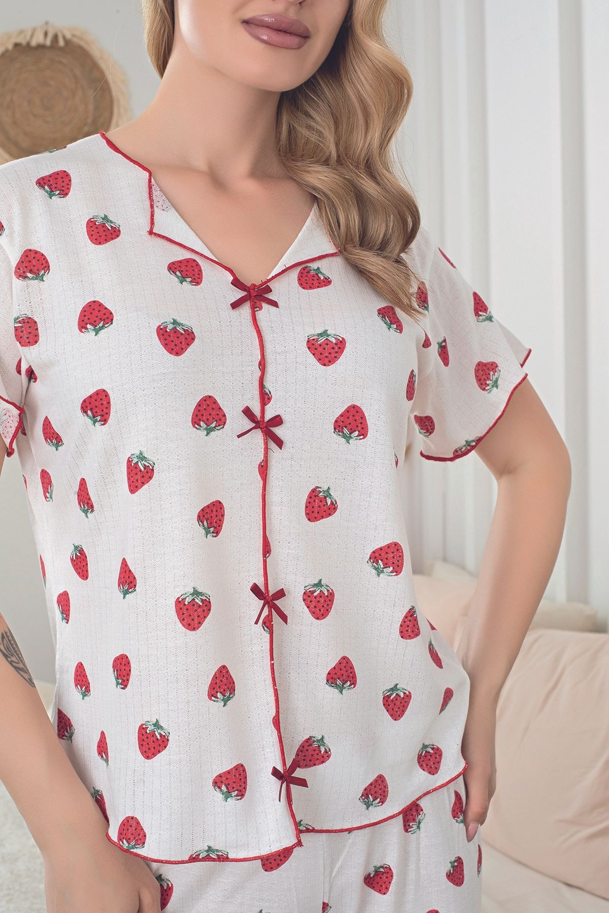 Çilek Desenli Fiyonklu Pamuk Bürümcük Likralı Örme Kısa Kol Şortlu Pijama Takımı